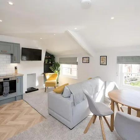 Apartament Lettered Board 1, 2 & 3 Pickering