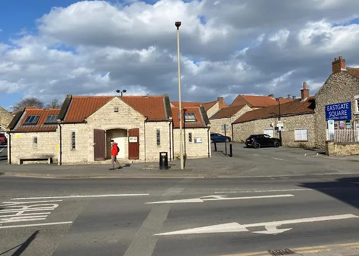 Lettered Board 1, 2 & 3 דירה *